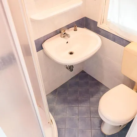 Renovated Semi Detached House In Apartment *
