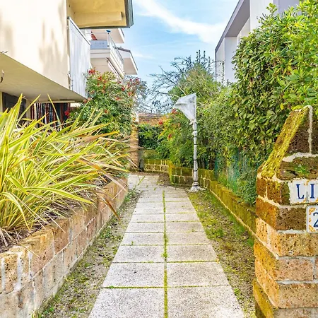 Renovated Semi Detached House In Apartment *